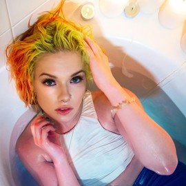 ARCTIC FOX ARCTIC FOX Vegan and Cruelty-Free Semi-Permanent Hair Color Dye (8 Fl Oz, NEON MOON)