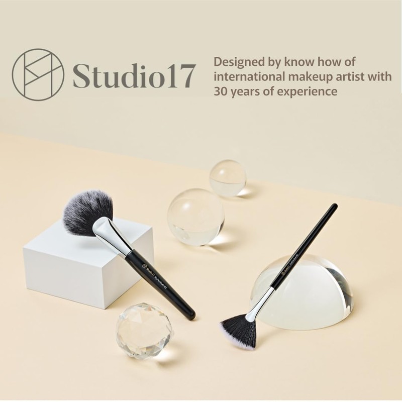 STUDIO17 Big Fan Brush for Makeup