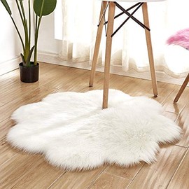 Ydfyx Faux Lambskin Rug, Decorative Artificial Fur Rug in Super-Soft Imitation Lambskin, Longhair Fur Look, Imitation Wool, Bedroom / Sofa Rug, 90 x 90cm
