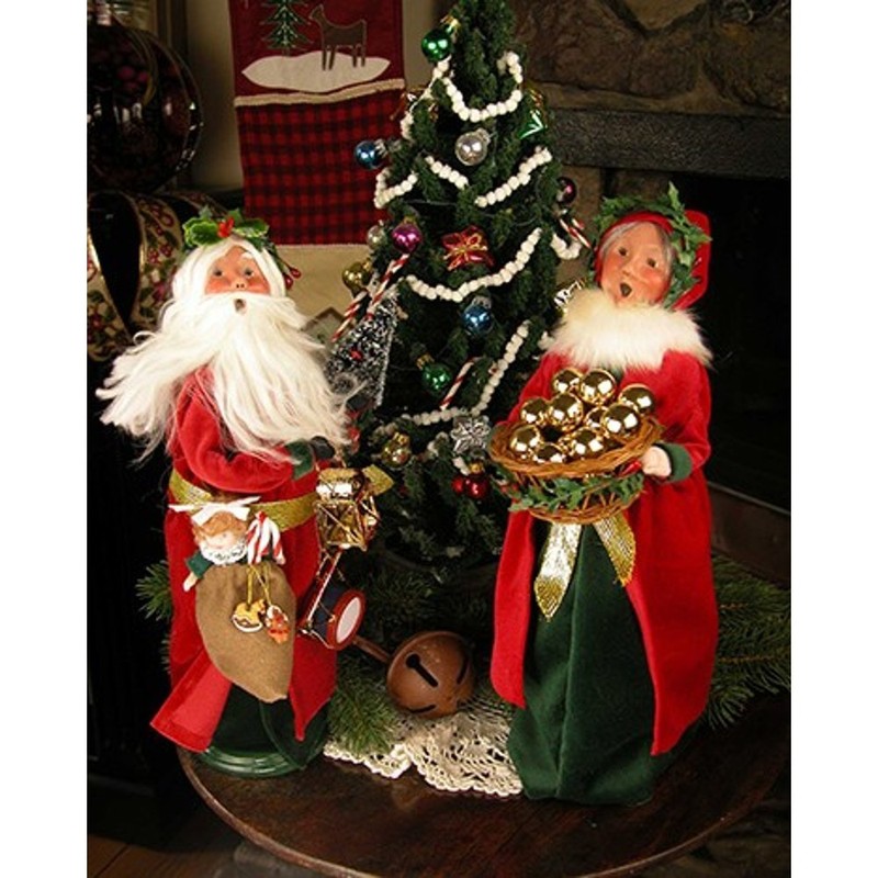 Byers' Choice Carolers Decorated Tree with Lights