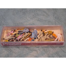 Preiser HO #14402 Passer-bys (Standing / Walking) Painted