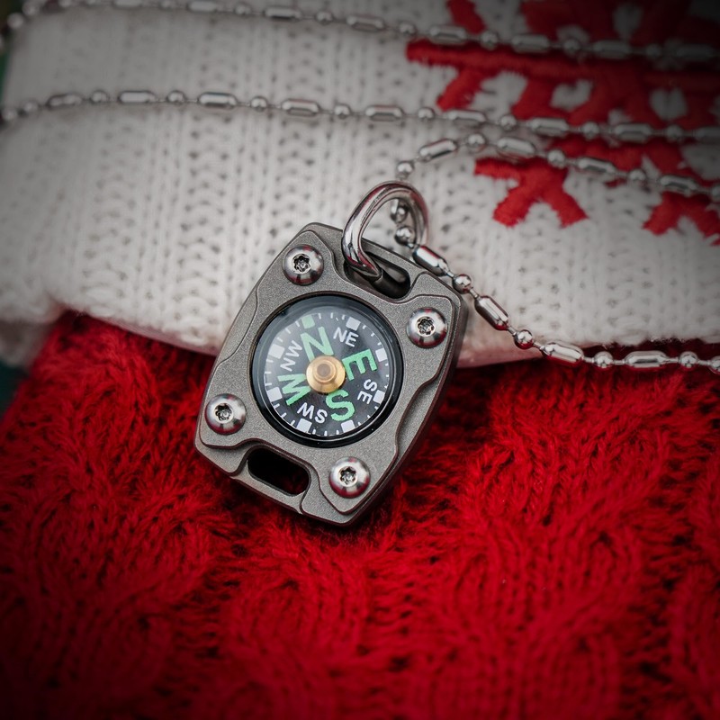 Mecarmy Pocket Keychain Compass, Hiking Survival Compass, Mini Compass Pendant