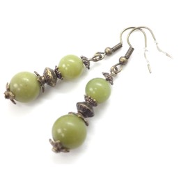 Taiwan grüne Jade Perlen und antike Bronze Perlen Ohrringe