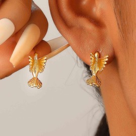 Xduargs Boho Bird Earrings Vintage Hummingbird Earrings Tiny Flying Bird Earrings Metal Bird Studs Earrings Minimalist Bird Animal Earrings for Women(Gold)
