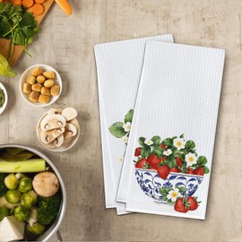 Cilrii Chinoiserie Strawberry Kitchen Towels, Blue and White Porcelain Strawberry Dish Tea Towels, Grandmillennial Strawberries Fruit Hand Towel for Bathroom Kitchen, 16x24 Inch Set of 2