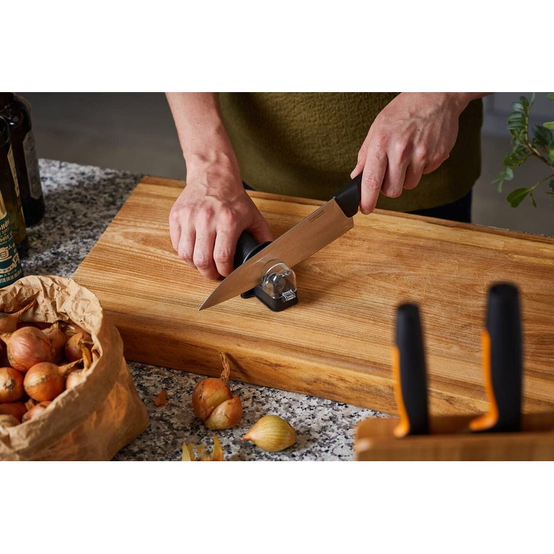 Fiskars Affilacoltelli Roll-Sharp con Mola in Ceramica, Essential, Plastica, Nero,