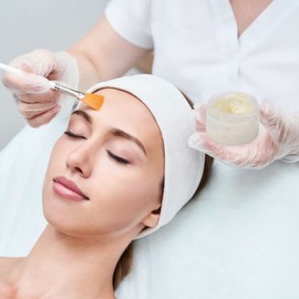 4 Pieces Round Clear Wide-mouth Leak Proof Plastic Container Jars with Lids for Travel Storage Makeup Beauty Products Face Creams Oils Salves Ointments DIY Making or Others (Gold, 4 Ounce)