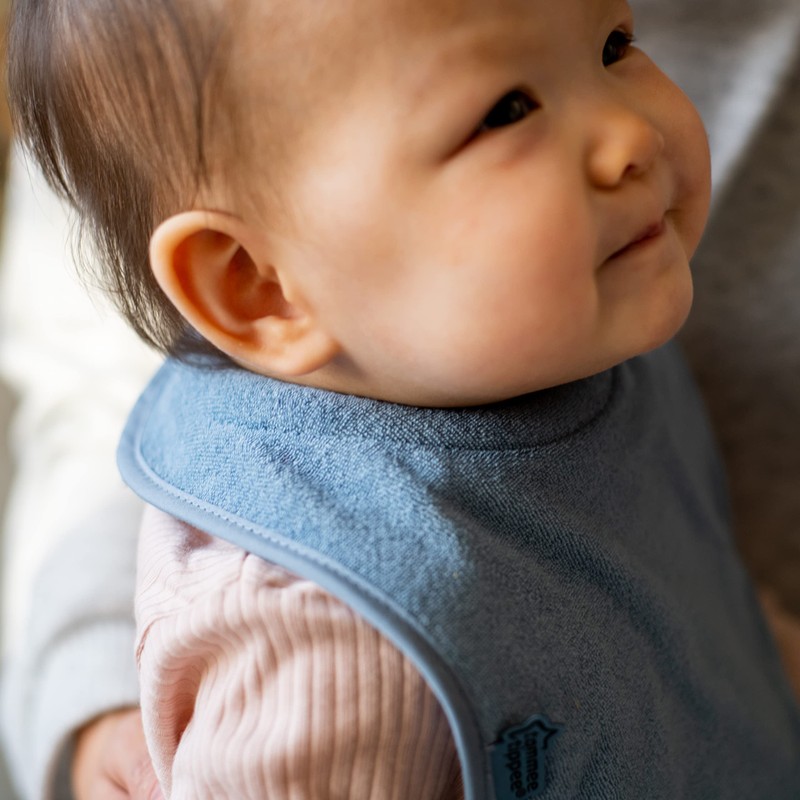 Tommee Tippee Milk Feeding Bibs, Comfeefit, Super Soft and Extra