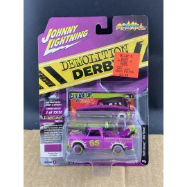 Johnny Lightning Demolition Derby 1965 Chevy Tow Truck #3 1:64, COMB SHIP $1