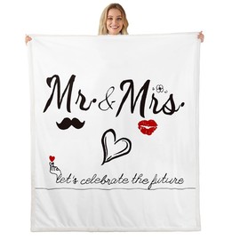 Mr Mrs Fleece Throw Blanket for Couples Bride and Groom Wedding Plush Blanket Black White Funny Quotes Sherpa Blanket Room Decor Valentine Day Gift Fuzzy Blanket for Sofa Bed Couch, Throw 50x60 Inch