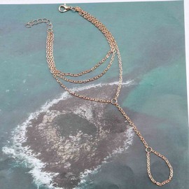 Yheakne Boho Layered Finger Bracelet Gold Slave Bracelet Vintage Ring Wrist Bracelet Personlized Ring Chain Bracelet Hand Chain Jewellery for Women and Girls Gifts, Metal