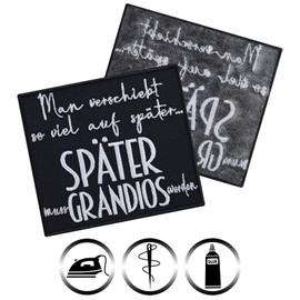Funny Sew-On / Iron-On Patch "Man verschiebt so viel auf später - Later muss grandios sein" Embroidery Patch for Sewing/Iron-On | Humour Iron-On Transfers/Appliqué for All Fabrics | 90 x 80 mm