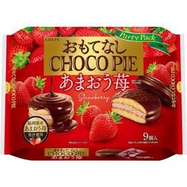 Lotte Choco Pie Omotenashi Choco Pie Ama-ou Strawberry Party Pack 9 pieces (Pack of 1), Japanese Chocolate Pie with Strawberry Cream Snack Sweets, MADE IN JAPAN, Limited Stock