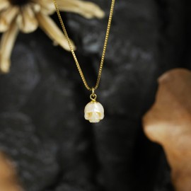 BelleJuri Dainty Simple Pearl Cranium Pendant Necklace, Skull Pearl Necklace (Light orange)