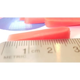 CyberSunrise Small Plastic Tile Spacers : 100 x Mini Red Wedges