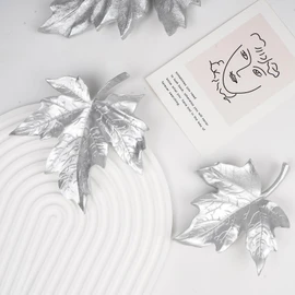 HILIUS Maple Leaf Wall Decor, 8 Pack Resin 3D Wall Sculptures Hanging Decorations Wall Decor Home Decor Art Craft for Living Room Bathroom Bedroom Wall (Silver)