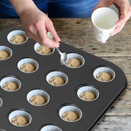 YILANJIN Pack of 2 Mini Muffins Baking Mould, Muffin Tray 24, Baking Mould Muffins, Carbon Steel Muffin Baking Tray, Muffin Baking Mould, Non-Stick Muffins Baking Mould for Cupcakes, Brownies, Pudding