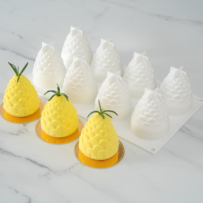 Restaurantware Pastry Tek Silicone Pineapple Baking Mold - 8-Compartment -