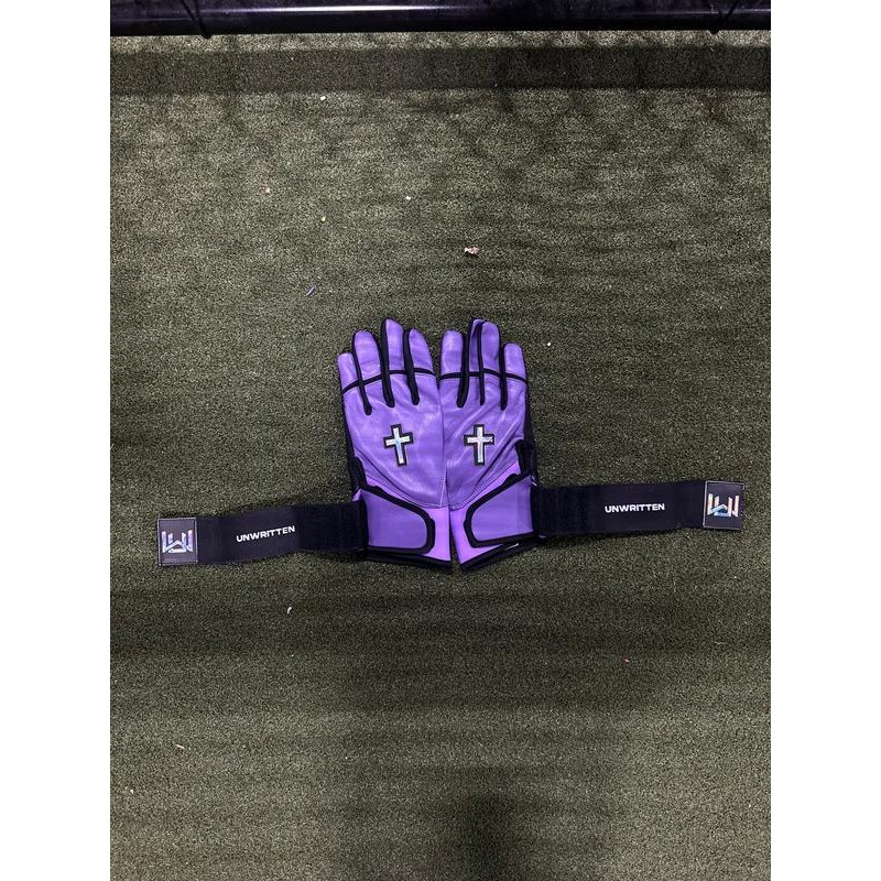 Unwritten Long Cuff Batting Gloves | Flashy Series - Color: