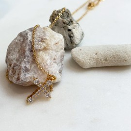 WELMATCH 18K Gold Plated Pendant Necklace - 15" + 2" Adjustable Women Gold Chain Cross with Faux Diamonds Inlayed Fashion Jewelry Necklace