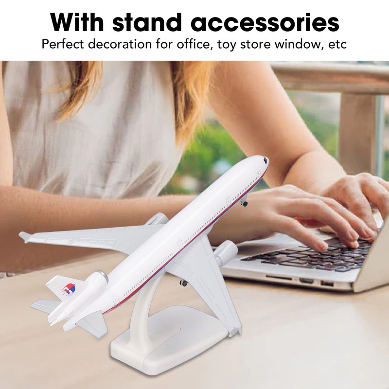 Exquisite Diecast Airliner Model Alloy Simulated Passenger Plane Model with