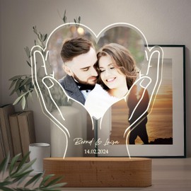 GRAVURZEILE Beleuchtetes Acrylglas - Herz in Händen - Personalisierte mit Foto, Namen & Datum - Pärchengeschenk zum Jubiläum - Geschenk zur Hochzeit Valentinstag für Sie & Ihn