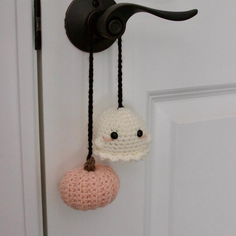 Crochet Pink Pumpkin & Ghost Hanger - Ghost: Classic