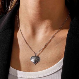 Xduargs Boho Love Heart Choker Necklace Vintage Love Heart Pendant Necklace Silver Heart Chain Necklace Choker Minimalist Heart Leaf Collar Necklace for Women and Girls