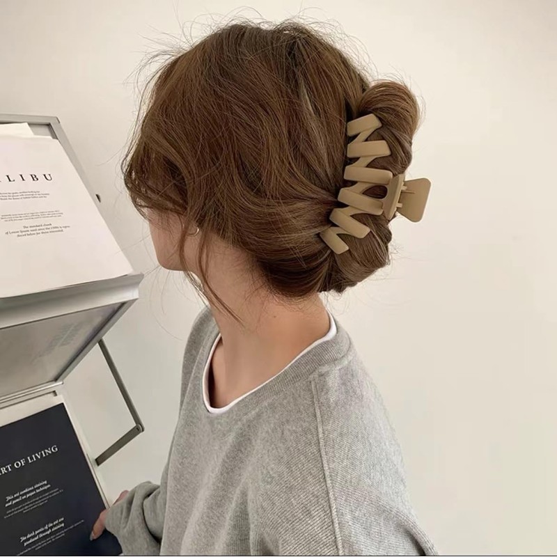 Claw Clip (Crème Caramel)