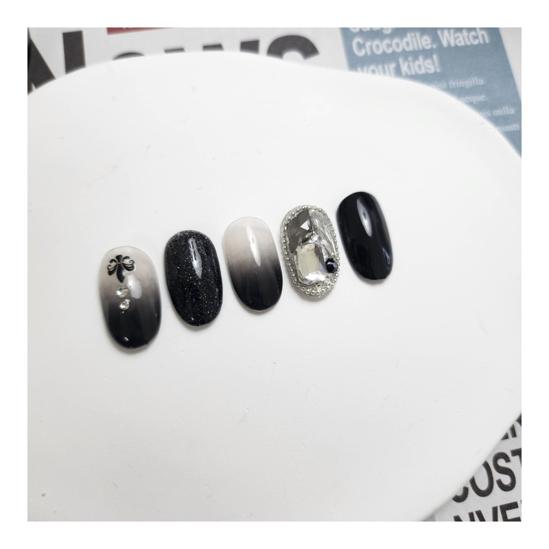 Vintage Black Nails - Glue / 빈티지블랙 네일 - 글루