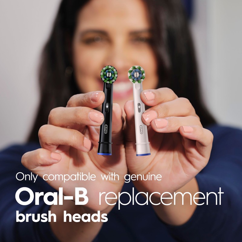 Oral-B Pro 100 CrossAction, Battery Powered Toothbrush, Black, 1 Count