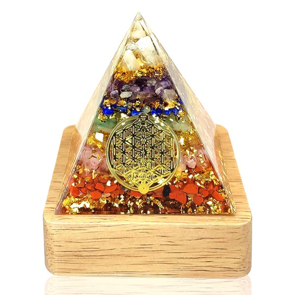 XQIGI 7 Chakra Orgonite Crystal Pyramid with Light Base, Orgone Energy Generator Promotes Wealth Prosperity， Green Aventurine, Red Garnet, Amethyst Lucky Healing Spiritual Anti-Stress Gift