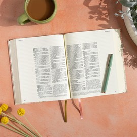 CSB Notetaking Bible, Expanded Reference Edition, Floral Cloth Over Board, Black Letter, Journaling Space, Cross-References, Reading Plan, Easy-to-Read Bible Serif Type