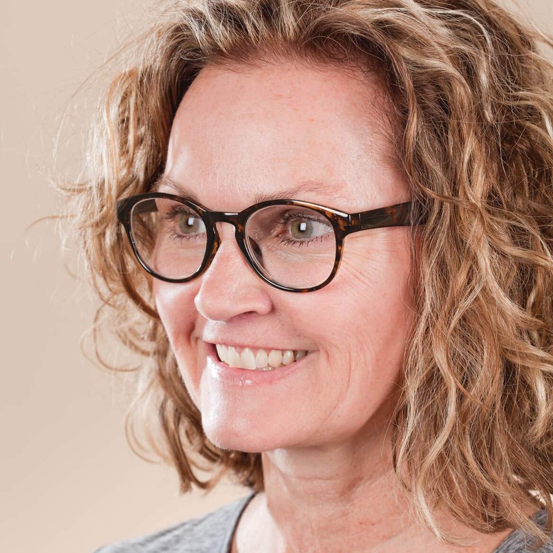 Round Frame Retro Readers - Black, Magnification 4.00X