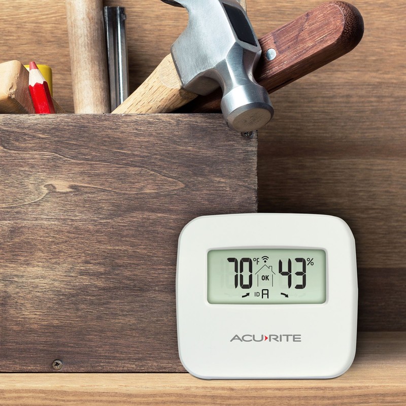 AcuRite 01095M Indoor Temperature & Humidity Station with 3 Sensors,