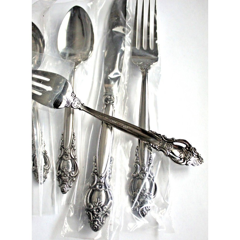 International Silver FRONTENAC 5 Piece Place Setting Unused Lyon International