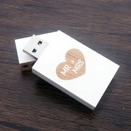 Desuerte 16GB White USB Flash Drive with MR & MRS Laser Engraving - Elegant Wedding Gift for Bride and Groom, Newlyweds