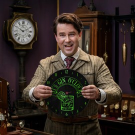 speecheese It's Gin O'Clock Aluminium Wall Clock with Green Lettering Funny Clock with Saying for Ginfans Alcohol as a Matching Decoration for the Pub or Home Bar