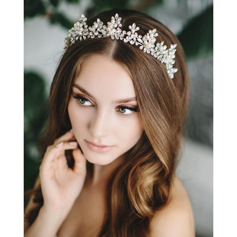 Delicate Pearl Crown