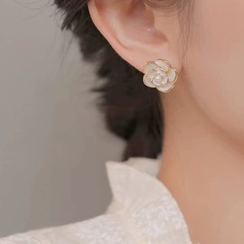 TUCEWP Flower Stud Earrings Cute Camellia Flower Earrings Hypoallergenic Trendy Pearl Statement Earrings Chic Sweet Enamel Floral Earrings for Women Mom Holiday Birthday Jewelry Gift