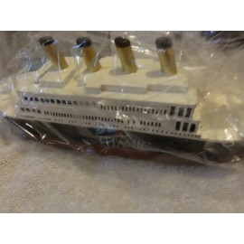 BRAND NEW Titanic Ship GIFT Lot SET Resin Model Snow / water GLOBE Wreath w/ BOX