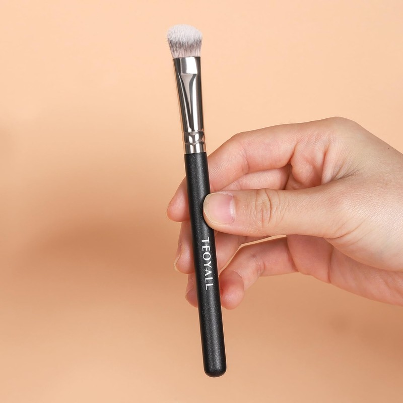 TEOYALL Under-Eye Concealer Brush, Small Flat Angled Synthetic Bristles Flawless