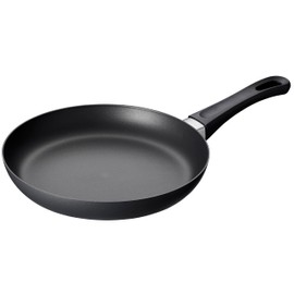 Scanpan Classic 9.5 inch Nonstick Fry Pan – Compatible with Gas and Electric Stovetops, Metal Utensil Safe, Oven Safe to 500°F, Dishwasher Safe, Black