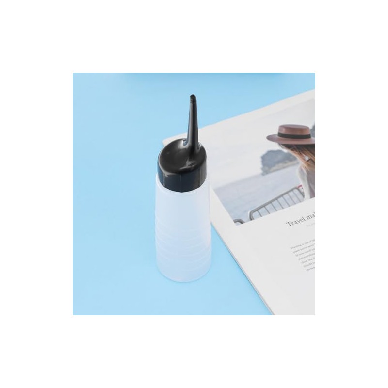 Botella de tinte para el cabello vacía con punta inclinada