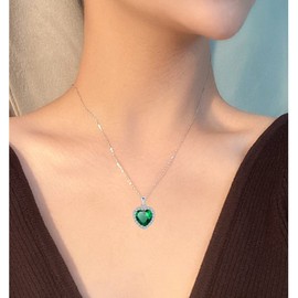 VONSSY Classic Heart Pendant Gemstone Necklace | Crystal Birthstone Necklace| 18K Platinum Gold Plated Chain | Vintage Meaningful Jewelry Gift for Mother Wife Girlfriend (Green-Platinum)