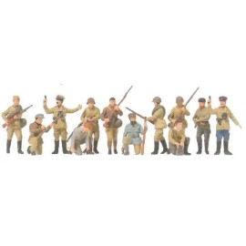 Preiser Russian Infantry Men & Partisans (12). Preiser  16530 Unfinished Plastic Kit 1/8