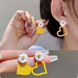 IRCOMULTI Daisy Heart Dangle Earrings White Enamel Daisy Earrings Matte Yellow Heart Earrings Bohemia Spring Flower Earrings Cute Daisy Flower Earrings Jewelry for Women