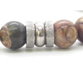 Ethnisches Herrenarmband aus Picasso-Jaspisperlen und zentraler Edelstahlperle