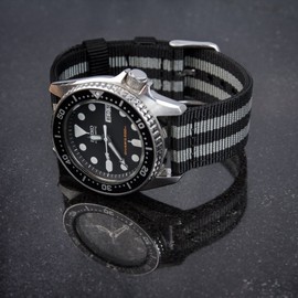 Archer Watch Straps - Premium Nylon Quick Release Replacement Watch Bands for Men and Women, Watches and Smartwatches (Black/Gray, 22mm)