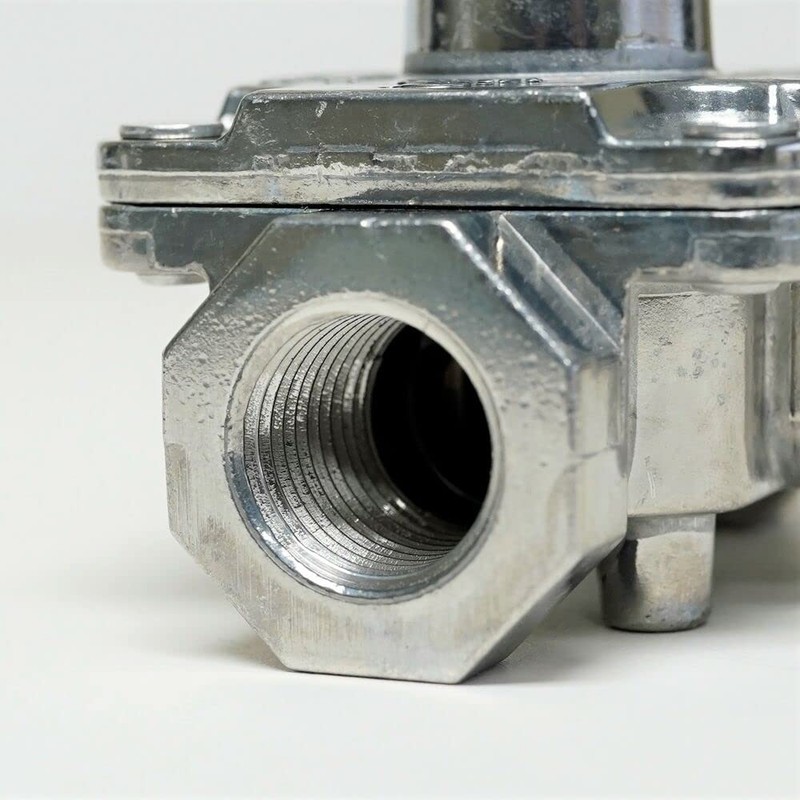 Gas Pressure Regulator 1/2" x 1/2" Natural 4" LP 10"